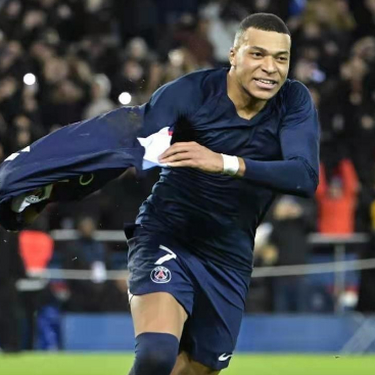 瓦朗谢纳球队逐渐走强，法甲领头羊成疑