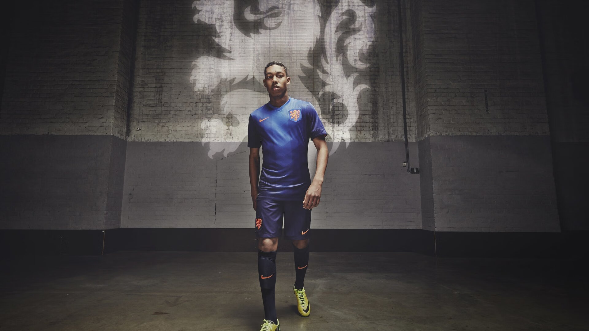 年度焦点之战之夜，马丁内利统治全场